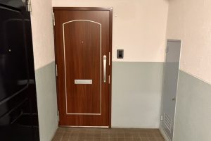 小金井市　玄関扉交換工事　着工しました